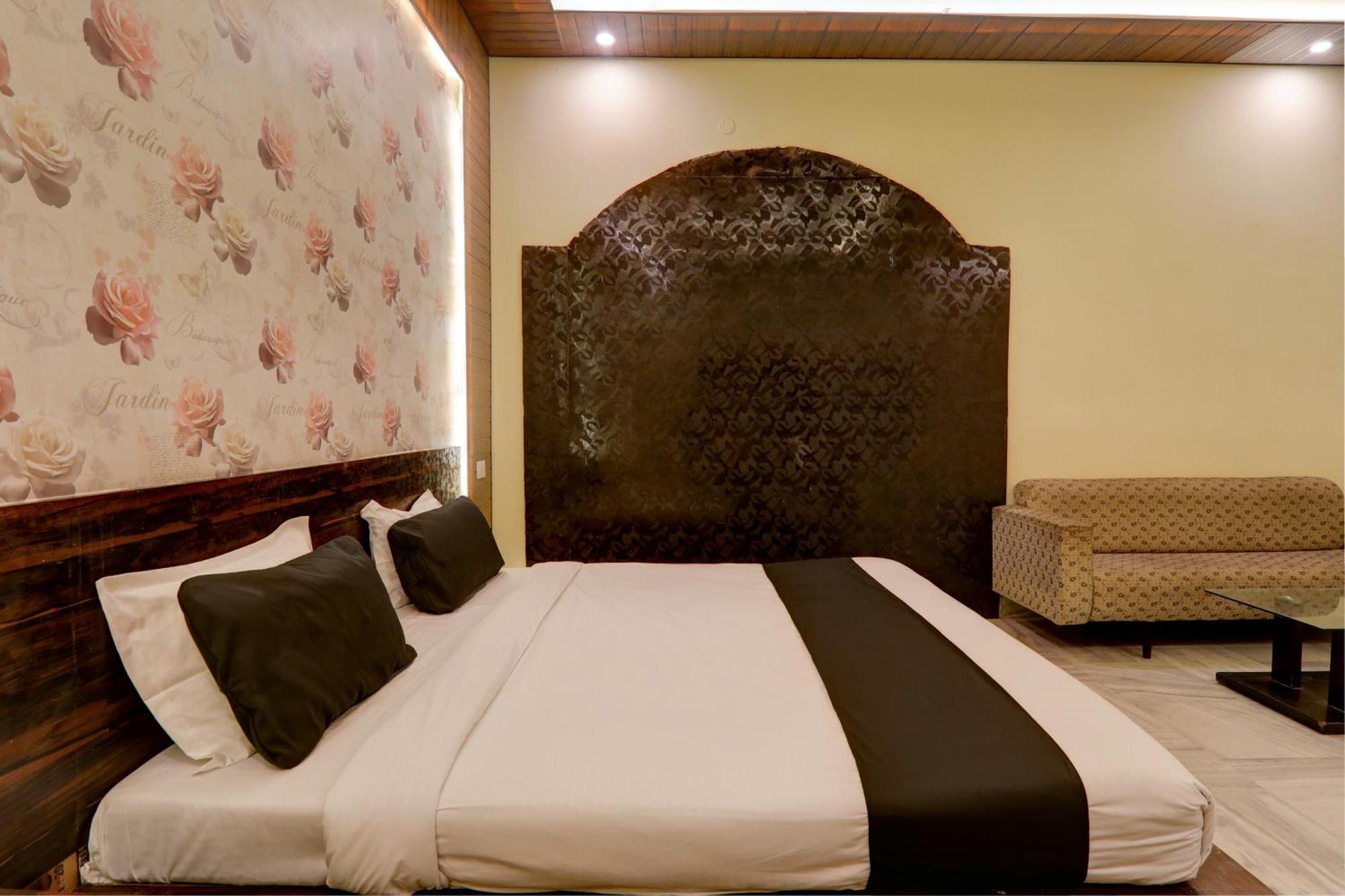 Hotel O Flagship Adbhut Moment Hotel Váránaszi Kültér fotó